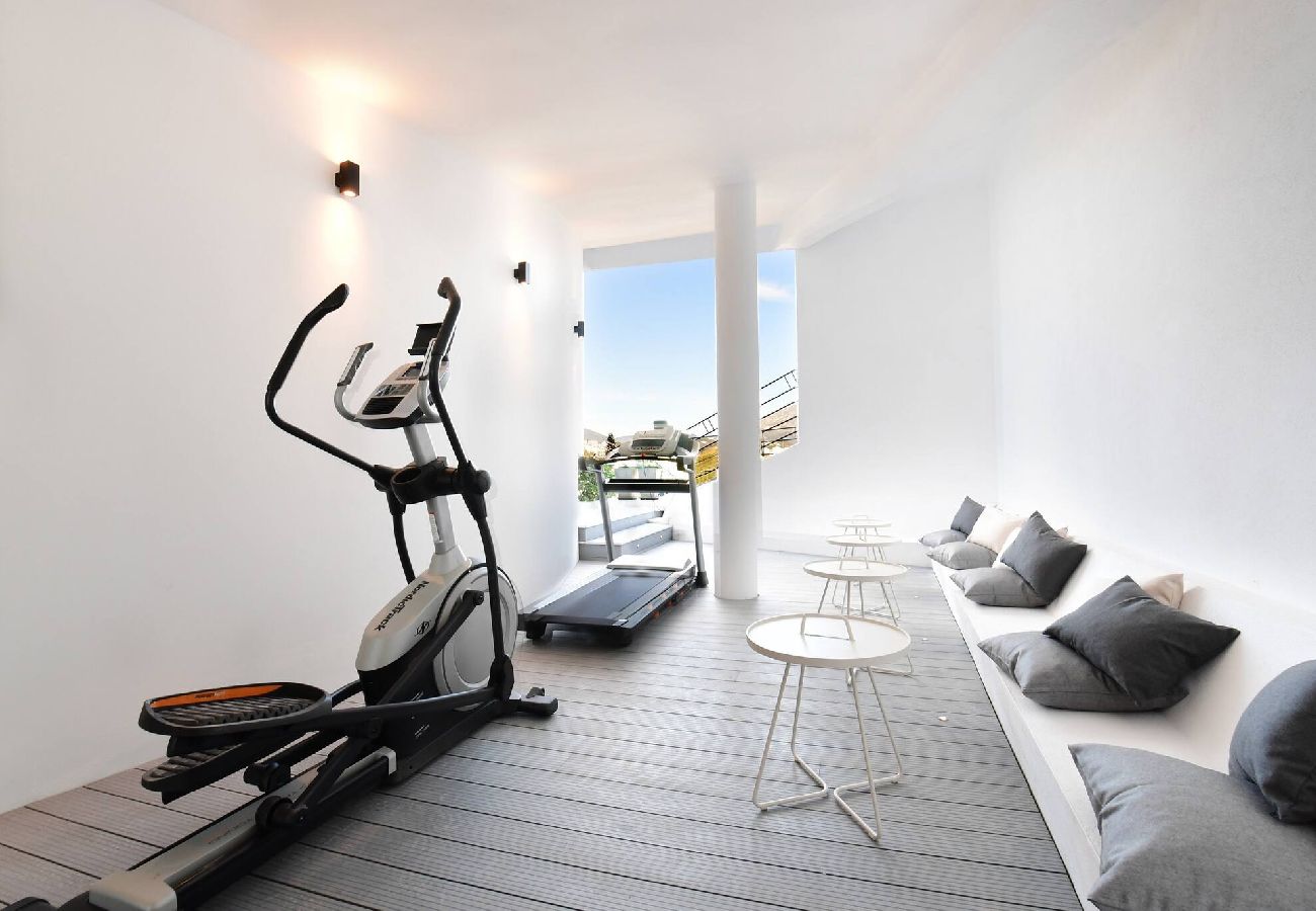 Villa in Marbella - Stunning Sea Views Marbella Villa, Private Pool and Jacuzzi 