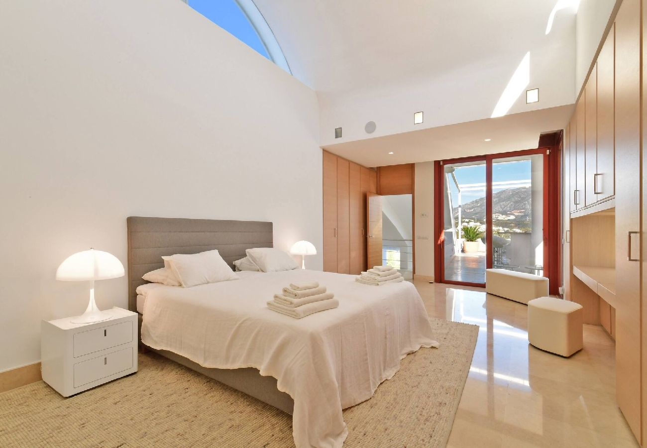 Villa in Marbella - Stunning Sea Views Marbella Villa, Private Pool and Jacuzzi 