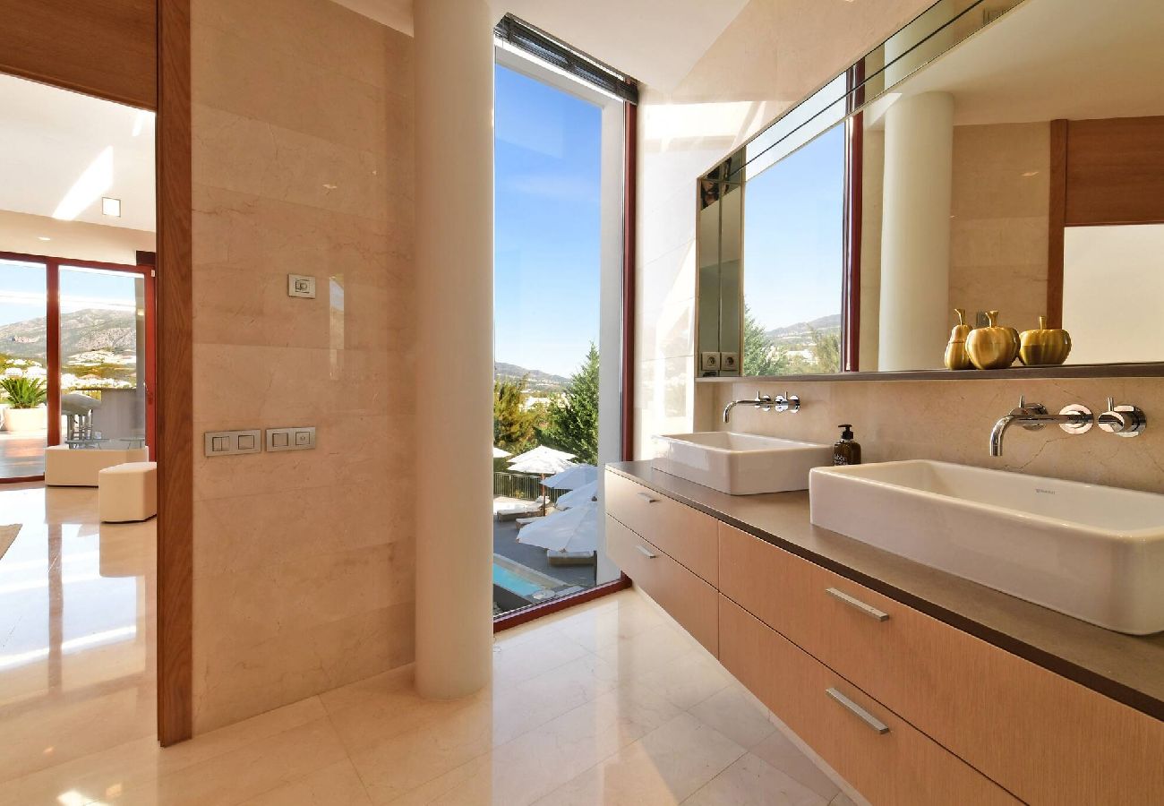 Villa in Marbella - Stunning Sea Views Marbella Villa, Private Pool and Jacuzzi 