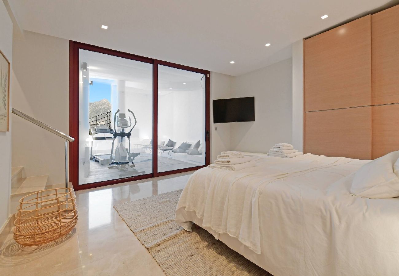 Villa in Marbella - Stunning Sea Views Marbella Villa, Private Pool and Jacuzzi 