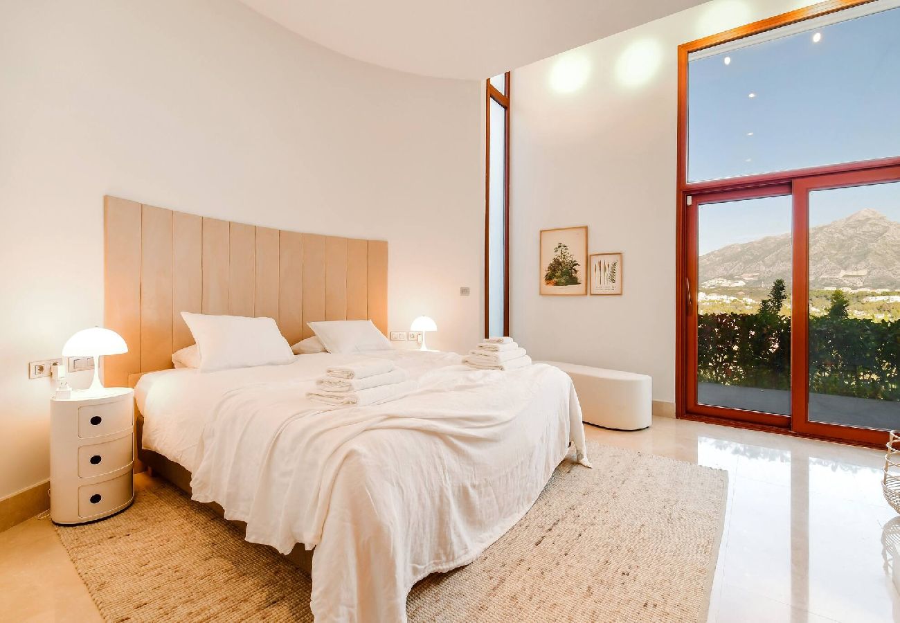 Villa in Marbella - Stunning Sea Views Marbella Villa, Private Pool and Jacuzzi 