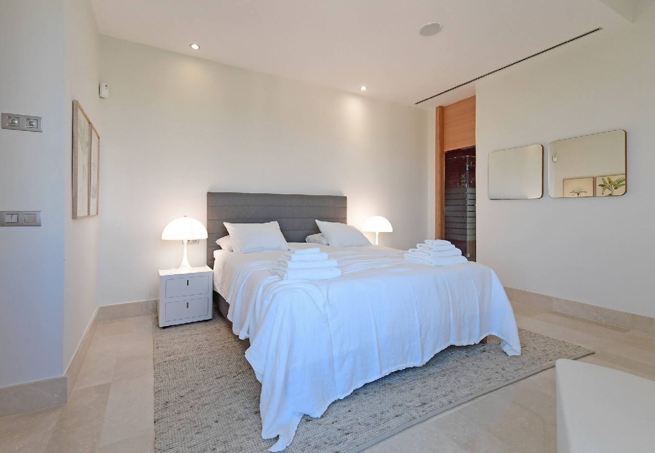 Villa in Marbella - Stunning Sea Views Marbella Villa, Private Pool and Jacuzzi 