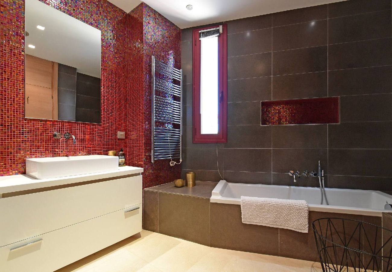 Villa in Marbella - Stunning Sea Views Marbella Villa, Private Pool and Jacuzzi 