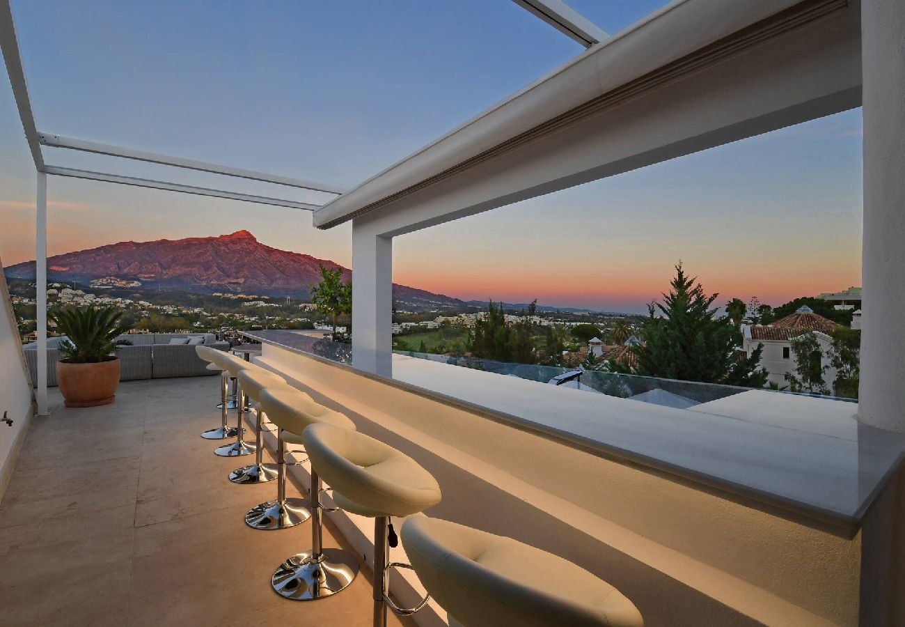 Villa in Marbella - Stunning Sea Views Marbella Villa, Private Pool and Jacuzzi 