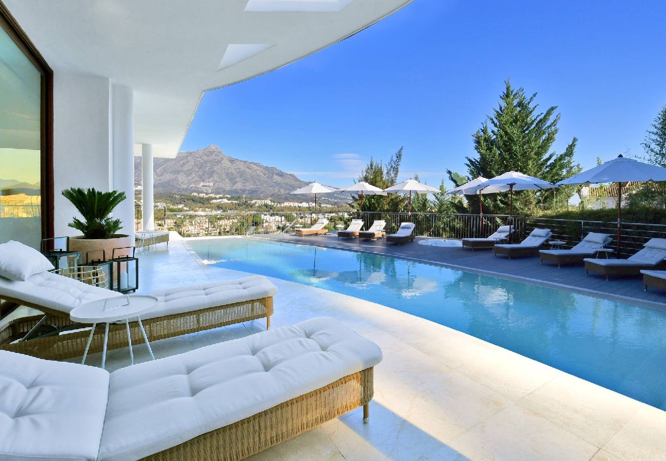 Villa in Marbella - Stunning Sea Views Marbella Villa, Private Pool and Jacuzzi 