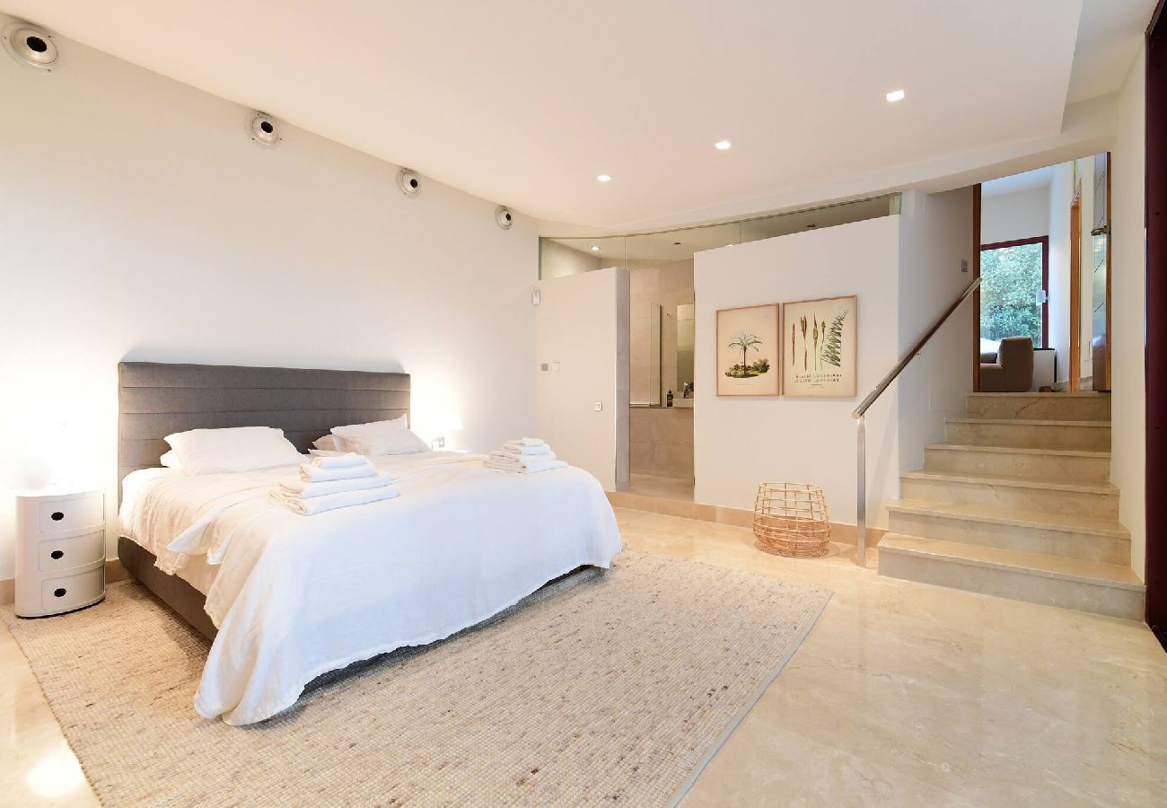 Villa in Marbella - Stunning Sea Views Marbella Villa, Private Pool and Jacuzzi 