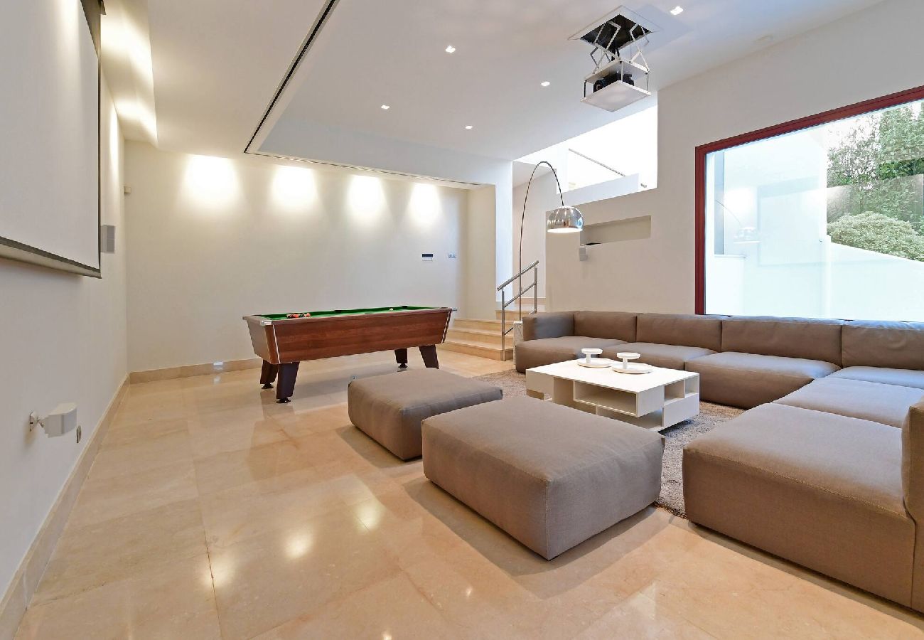 Villa in Marbella - Stunning Sea Views Marbella Villa, Private Pool and Jacuzzi 