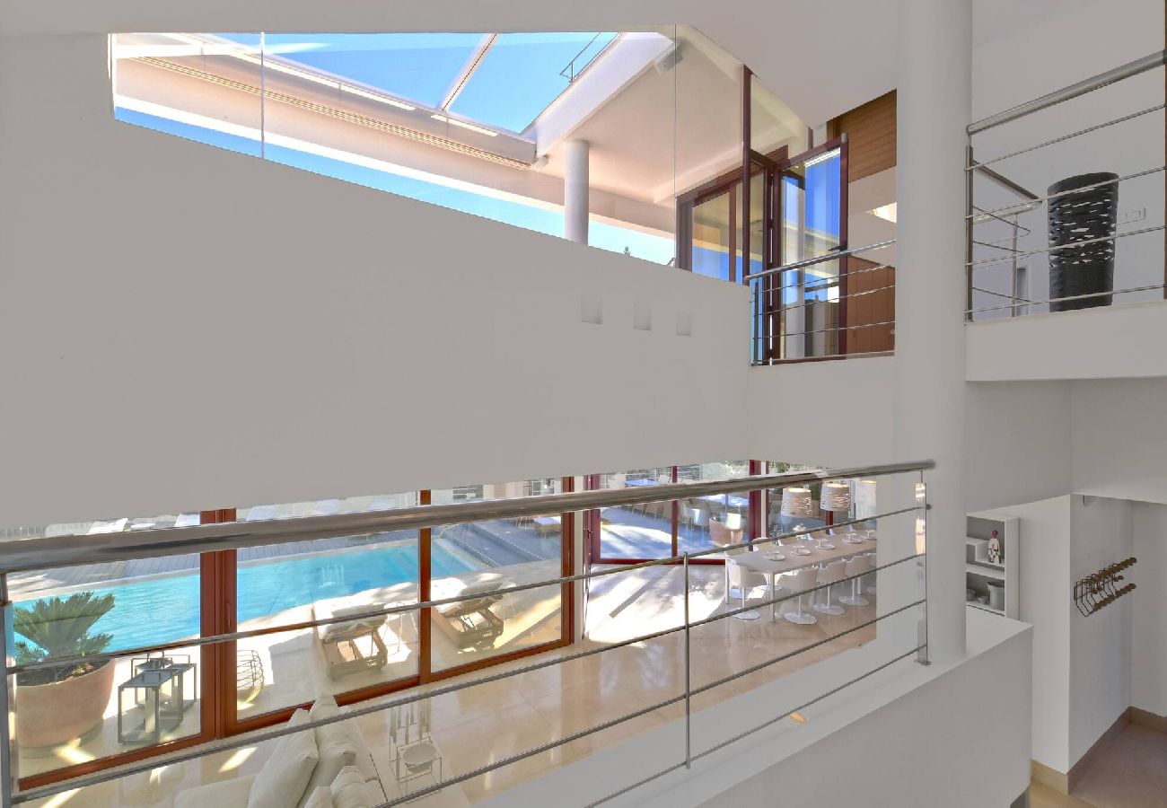Villa in Marbella - Stunning Sea Views Marbella Villa, Private Pool and Jacuzzi 