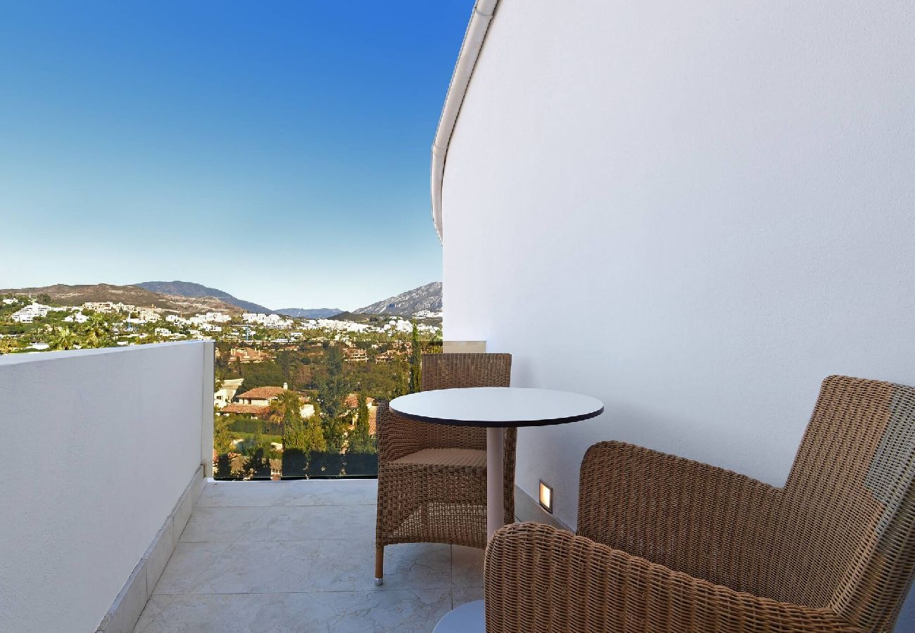 Villa in Marbella - Stunning Sea Views Marbella Villa, Private Pool and Jacuzzi 