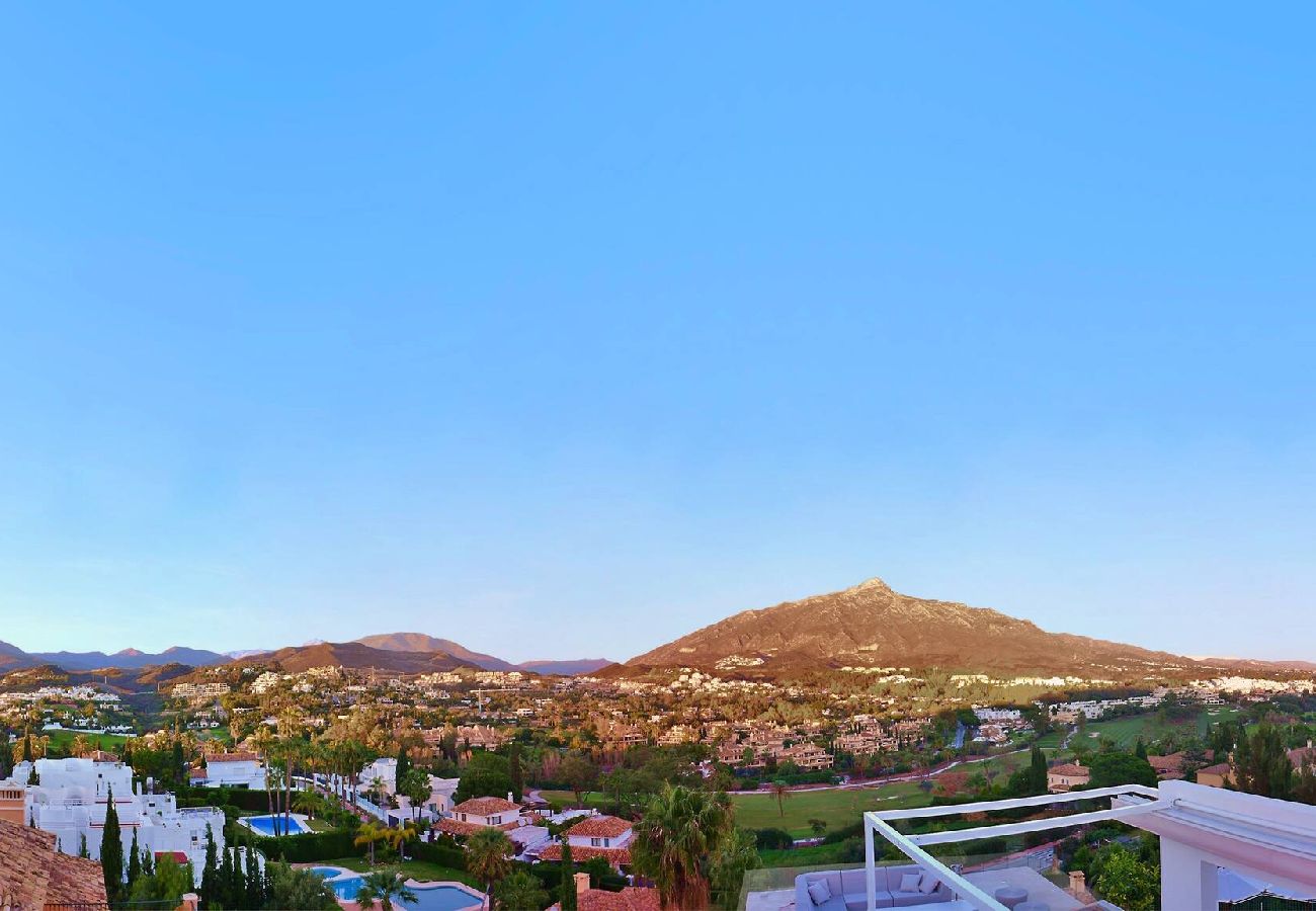 Villa in Marbella - Stunning Sea Views Marbella Villa, Private Pool and Jacuzzi 