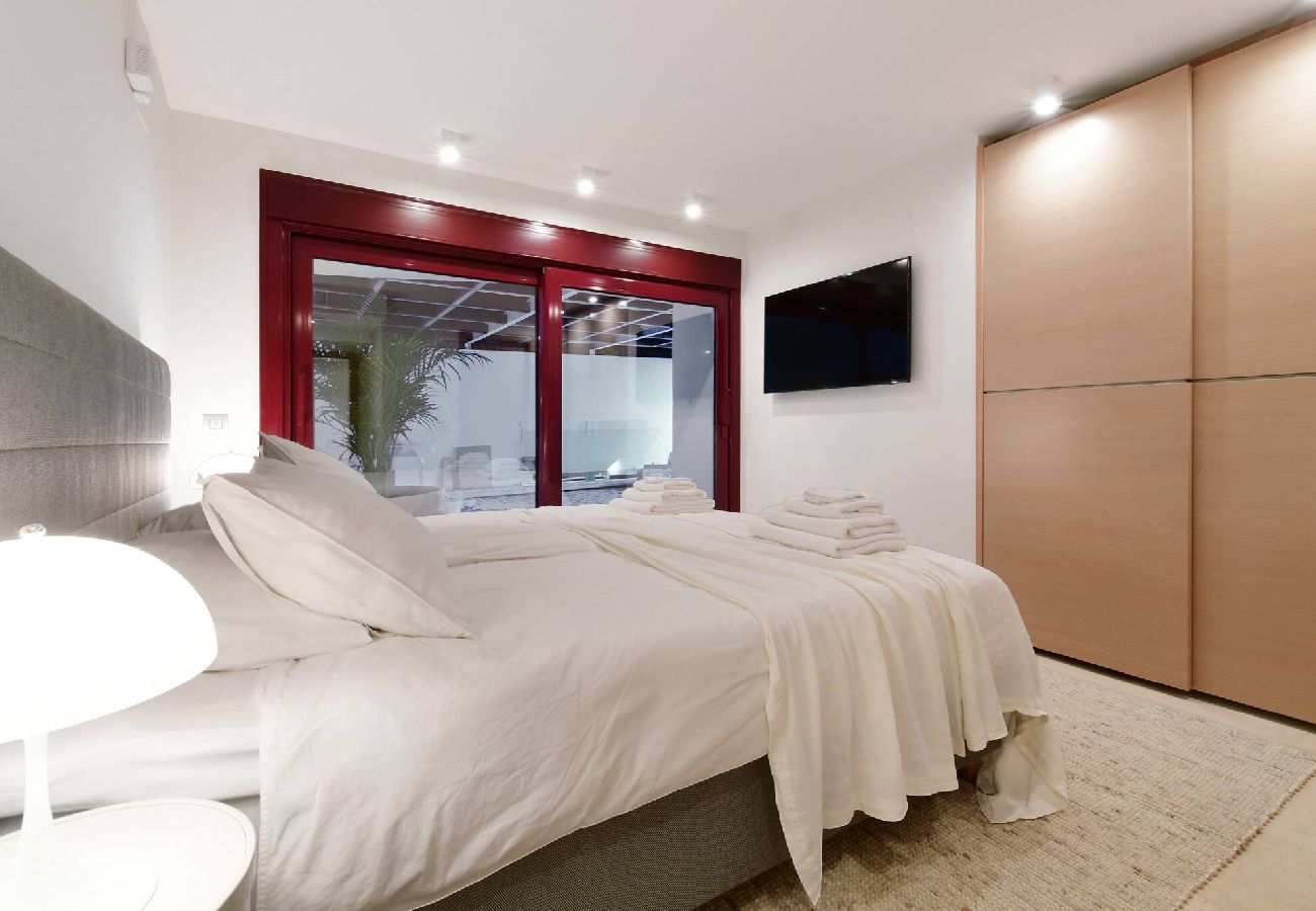 Villa in Marbella - Stunning Sea Views Marbella Villa, Private Pool and Jacuzzi 