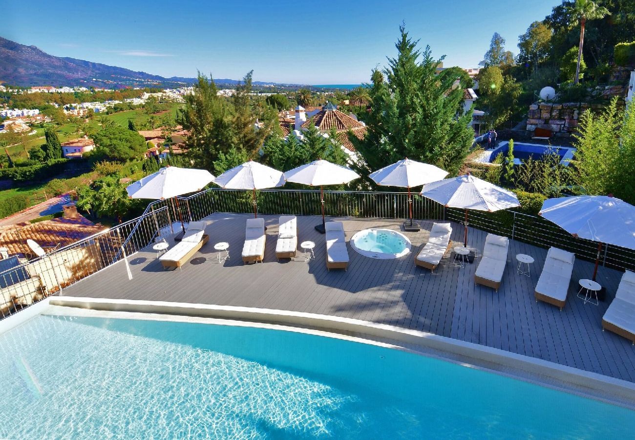 Villa in Marbella - Stunning Sea Views Marbella Villa, Private Pool and Jacuzzi 