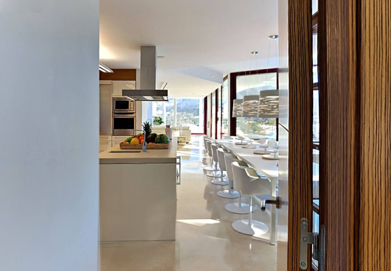 Villa in Marbella - Stunning Sea Views Marbella Villa, Private Pool and Jacuzzi 