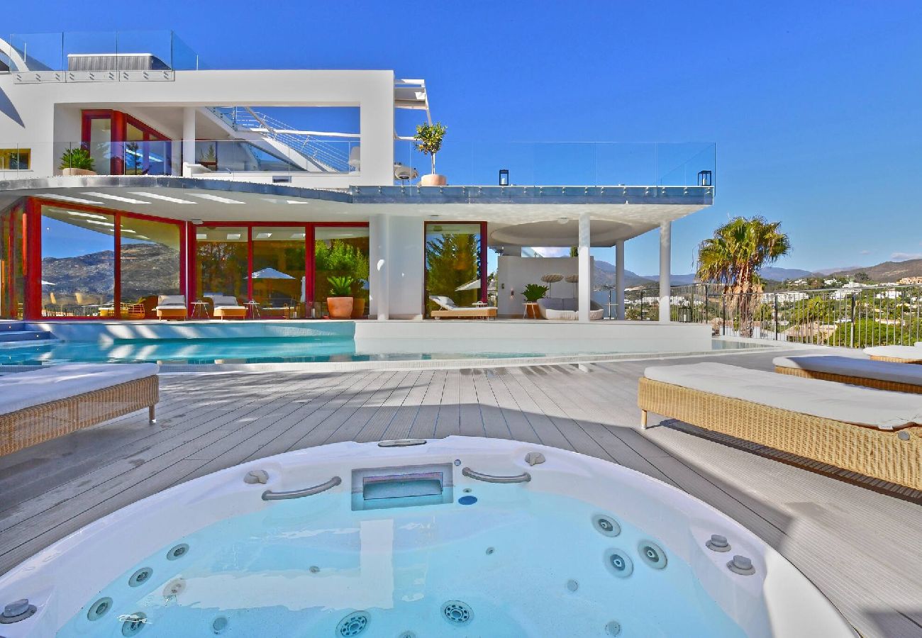 Villa in Marbella - Stunning Sea Views Marbella Villa, Private Pool and Jacuzzi 