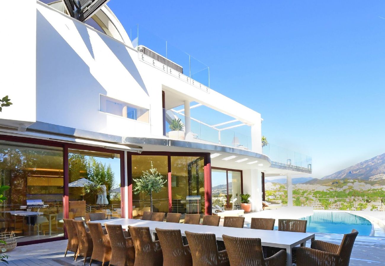 Villa in Marbella - Stunning Sea Views Marbella Villa, Private Pool and Jacuzzi 