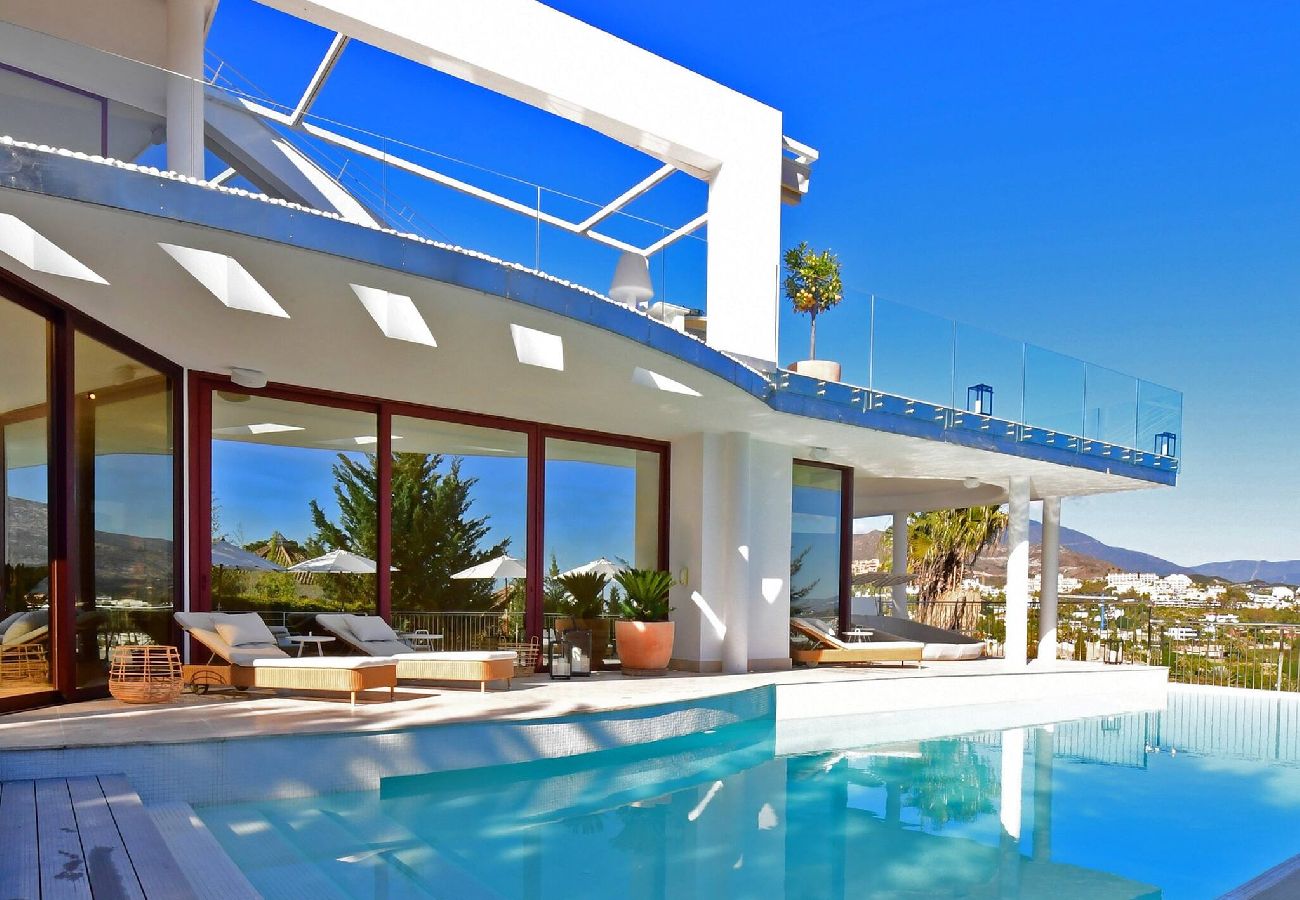 Villa in Marbella - Stunning Sea Views Marbella Villa, Private Pool and Jacuzzi 