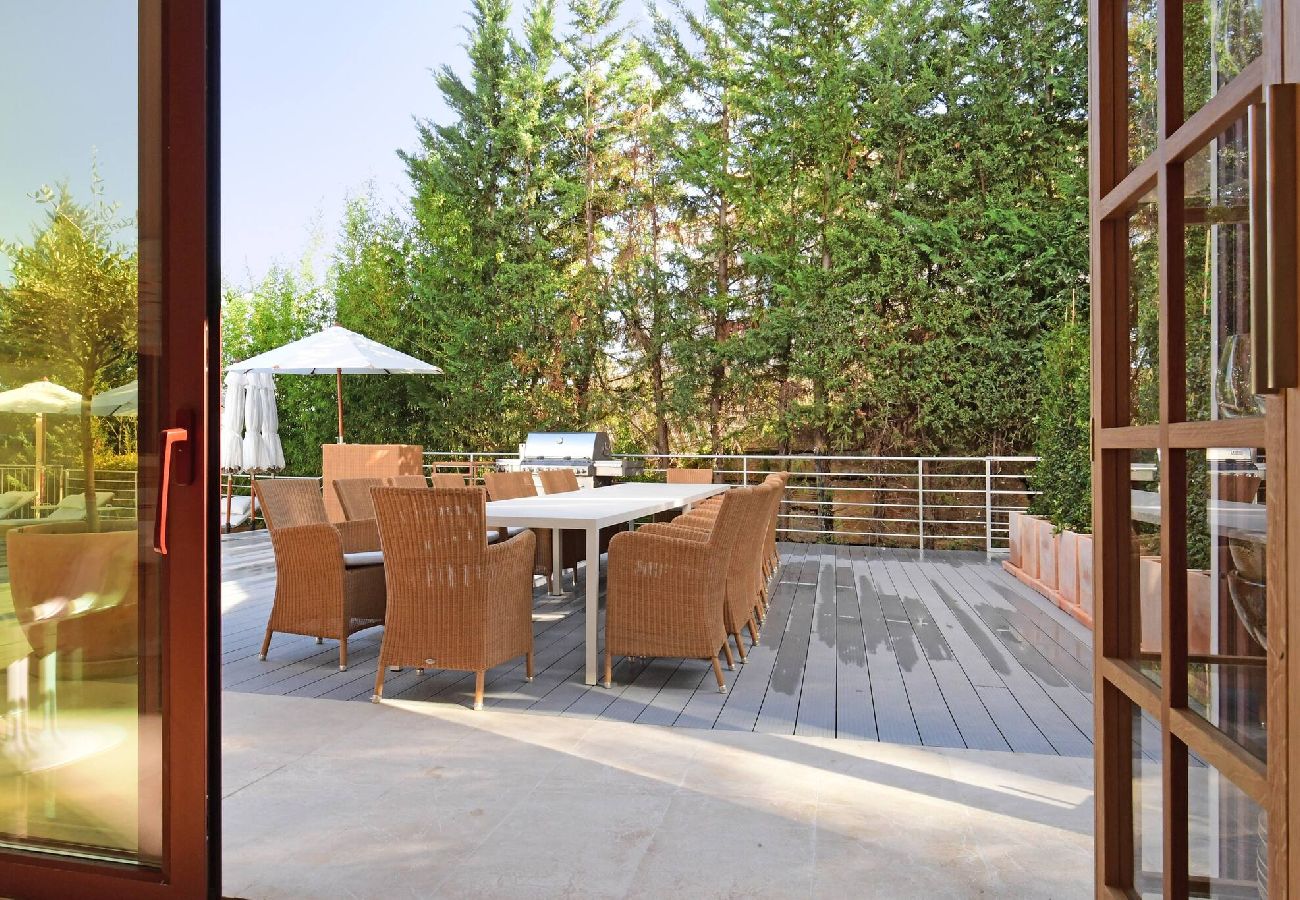 Villa in Marbella - Stunning Sea Views Marbella Villa, Private Pool and Jacuzzi 