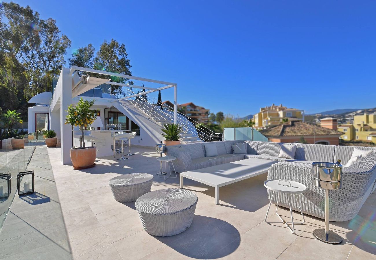 Villa in Marbella - Stunning Sea Views Marbella Villa, Private Pool and Jacuzzi 