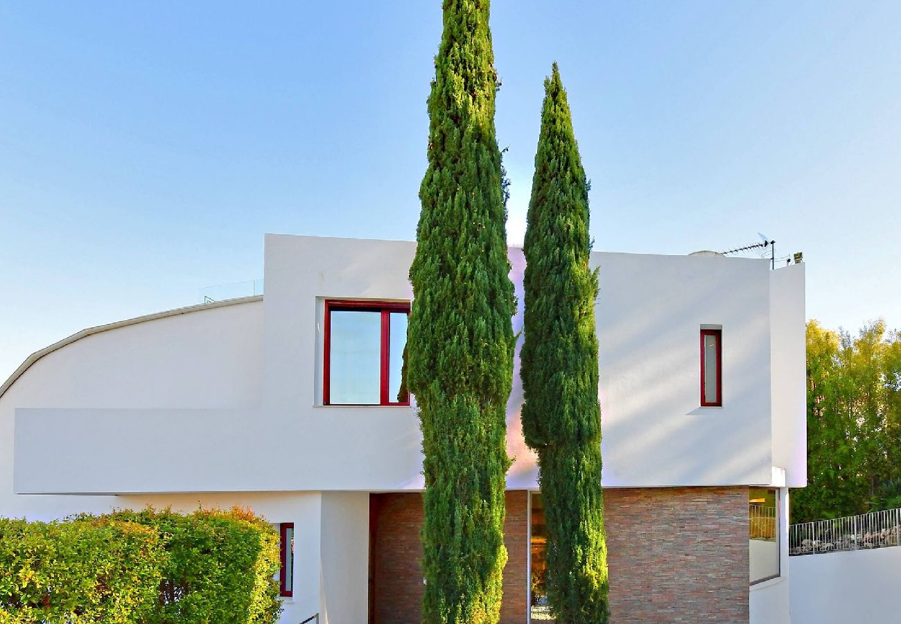 Villa in Marbella - Stunning Sea Views Marbella Villa, Private Pool and Jacuzzi 