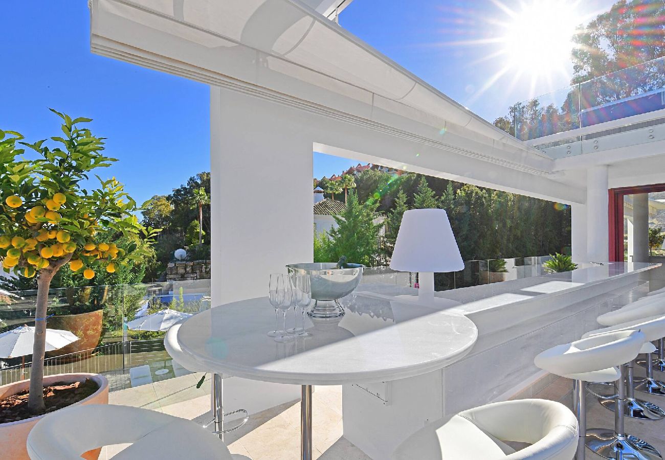 Villa in Marbella - Stunning Sea Views Marbella Villa, Private Pool and Jacuzzi 