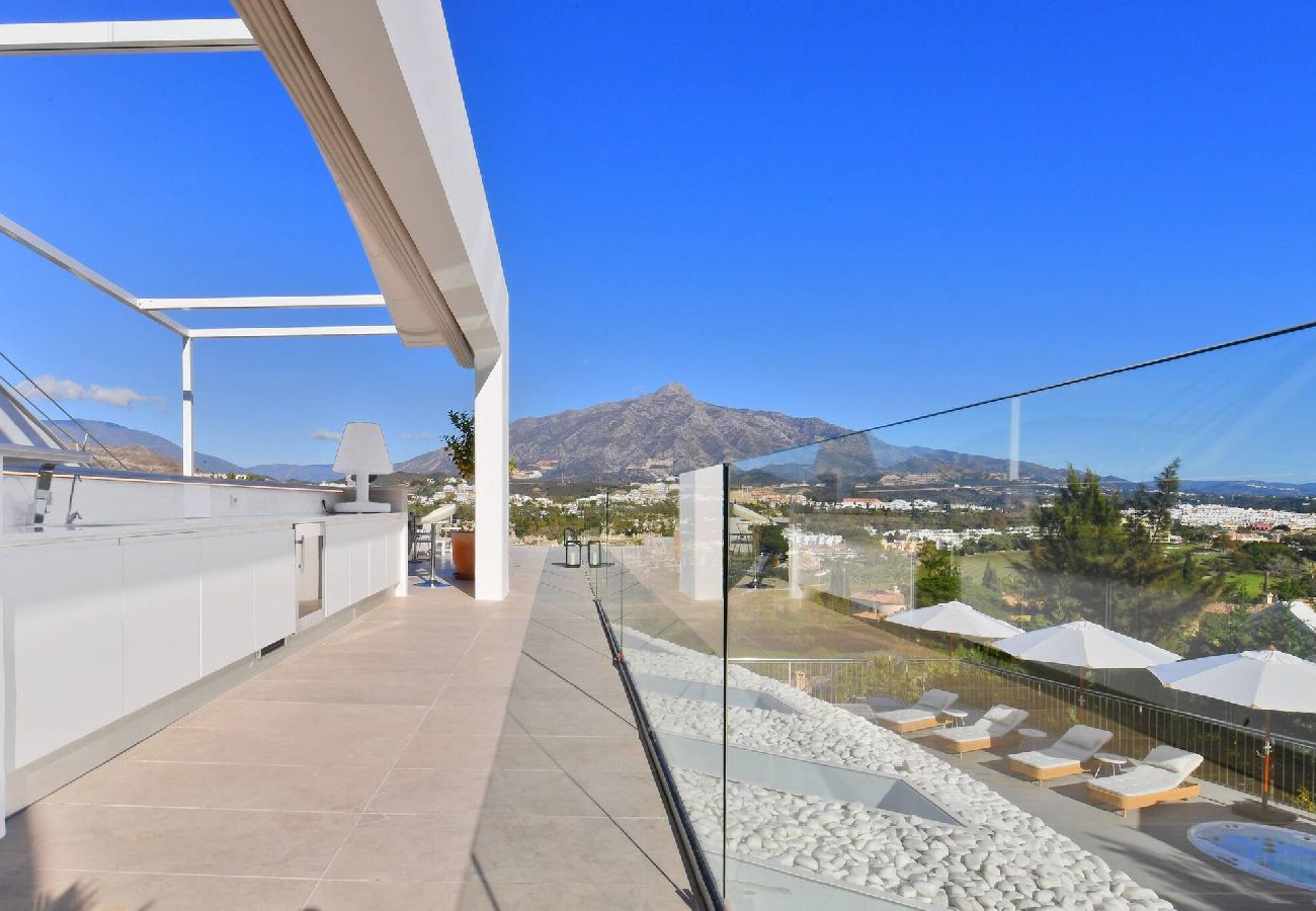 Villa in Marbella - Stunning Sea Views Marbella Villa, Private Pool and Jacuzzi 