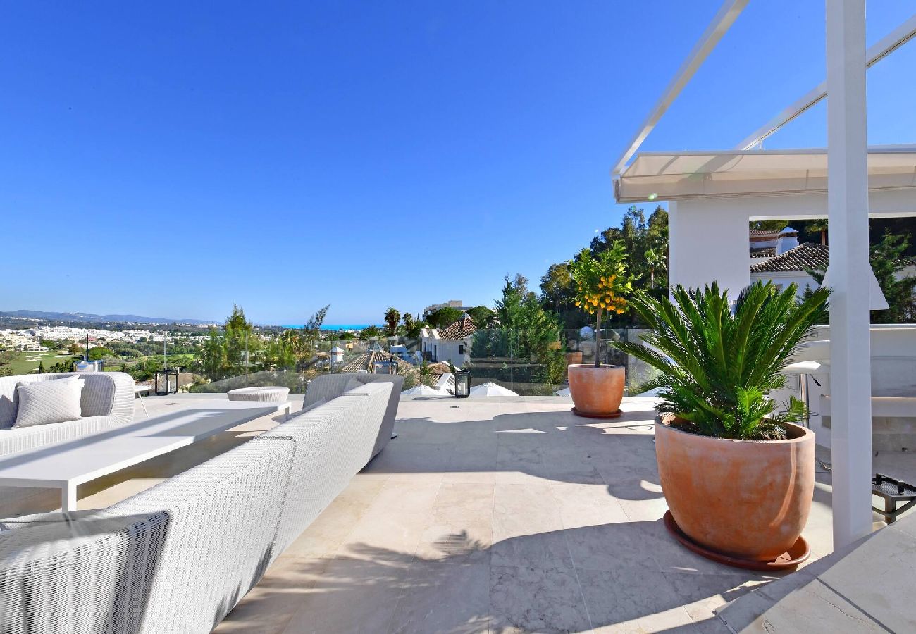 Villa in Marbella - Stunning Sea Views Marbella Villa, Private Pool and Jacuzzi 