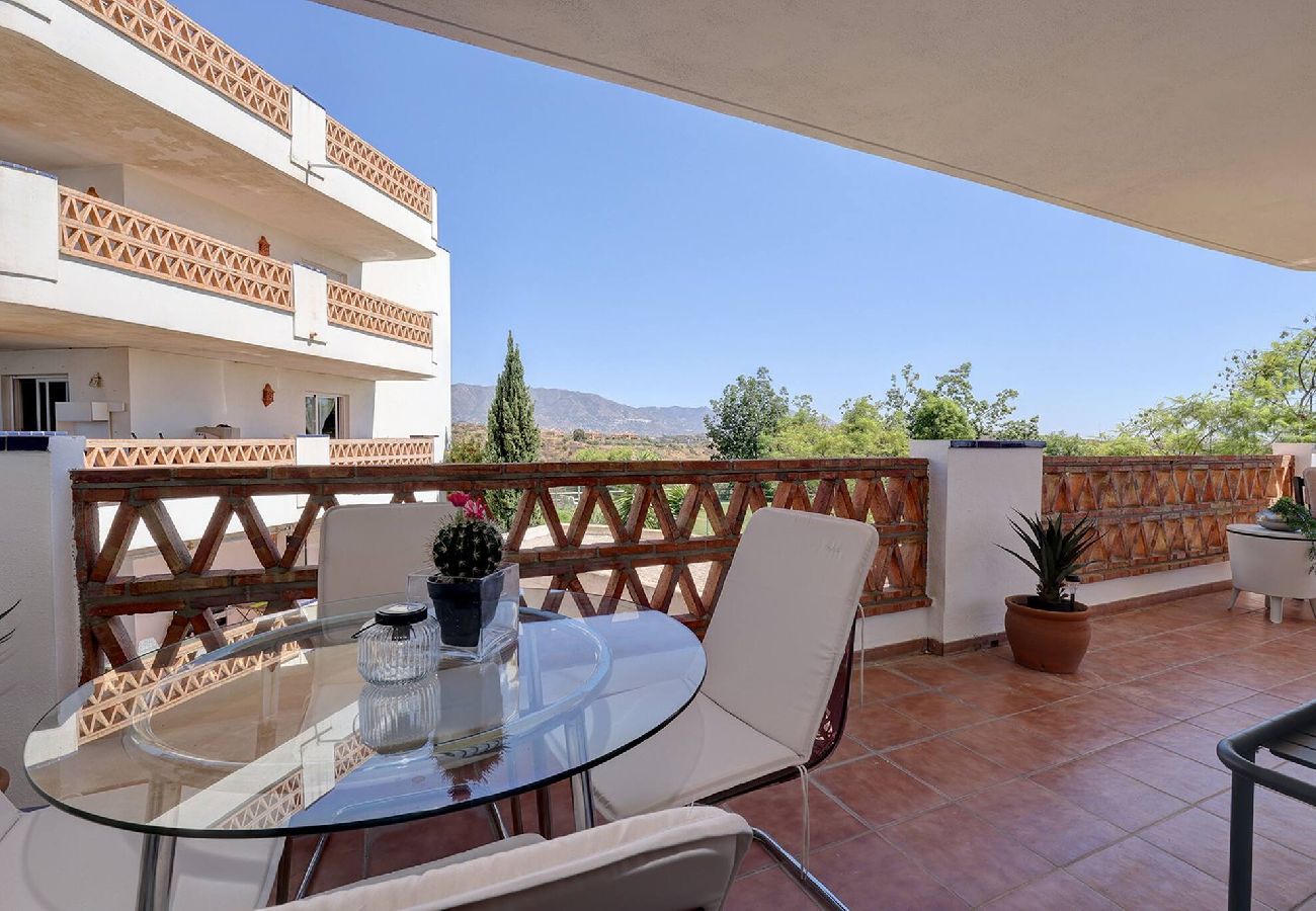 Apartment in Mijas Costa - Welcoming 2 Bed Apartment Views of Miraflores Golf 