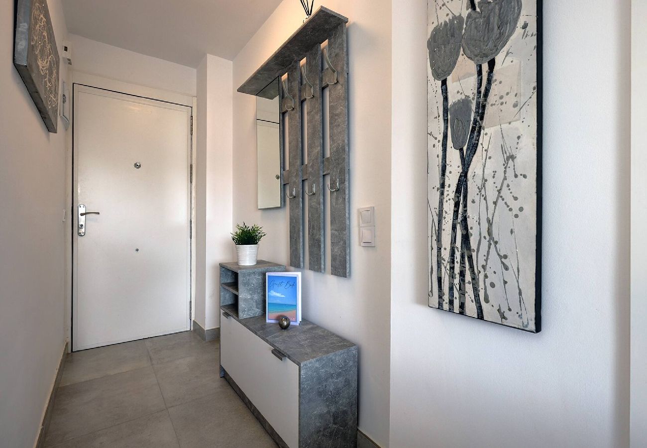 Apartment in Benalmádena - Stylish 3 Bed Ibensa Square Apt, near Beach & Bars