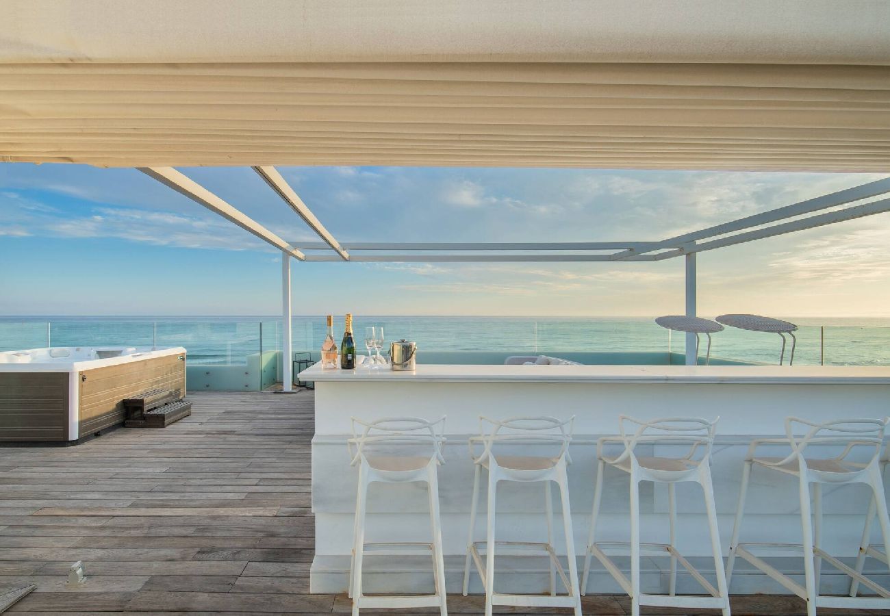 Villa in Marbella - Spectacular Frontline Costabella Villa with Private Spa 