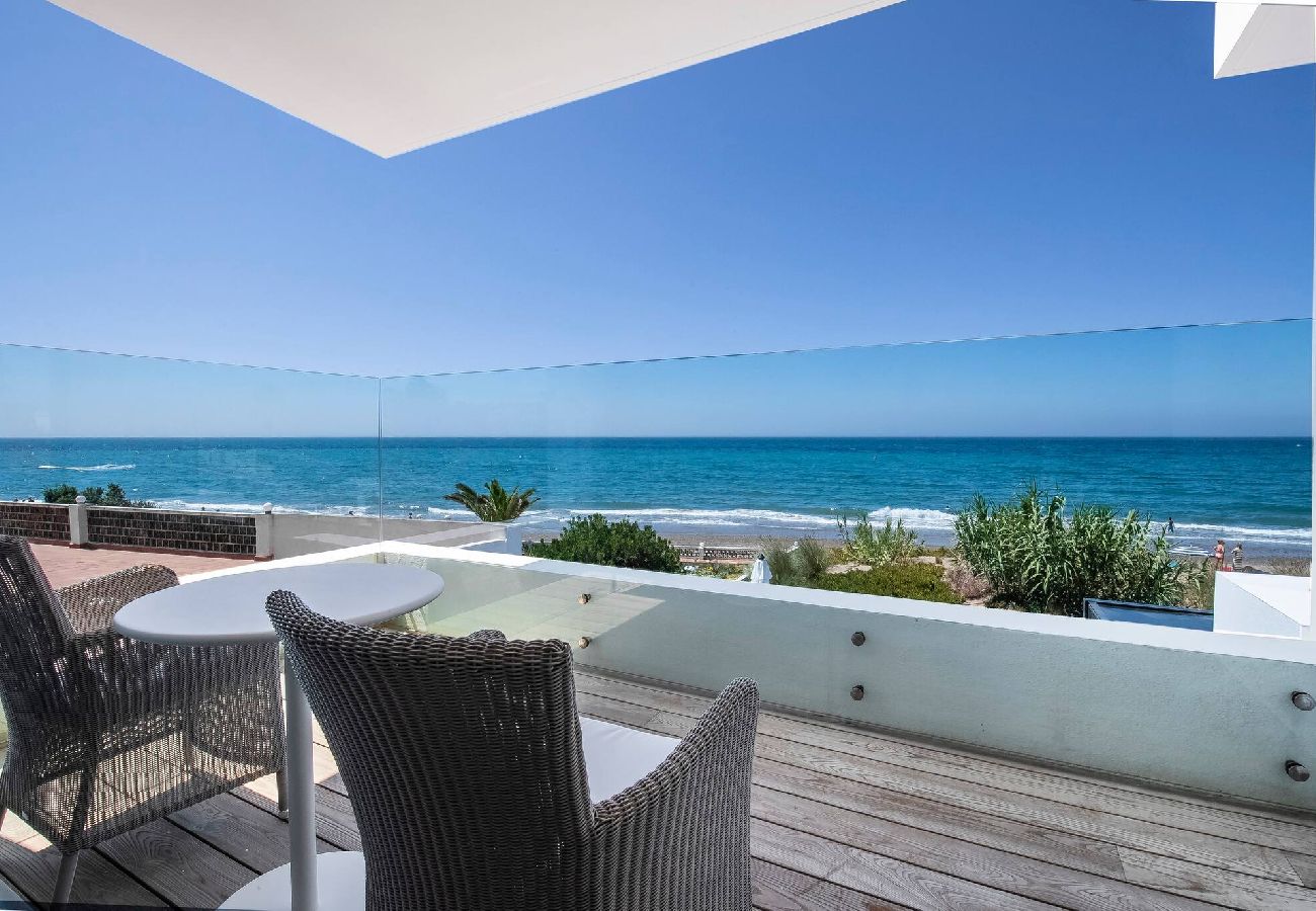 Villa in Marbella - Spectacular Frontline Costabella Villa with Private Spa 