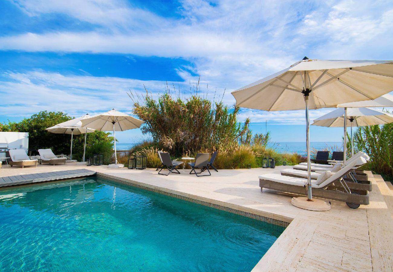 Villa in Marbella - Spectacular Frontline Costabella Villa with Private Spa 