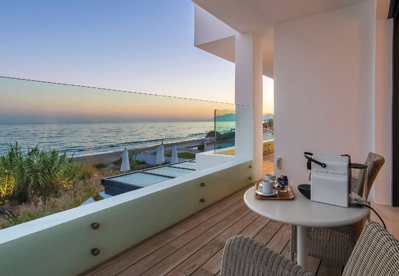 Villa in Marbella - Spectacular Frontline Costabella Villa with Private Spa 