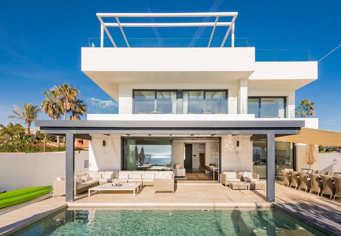 Villa in Marbella - Spectacular Frontline Costabella Villa with Private Spa 
