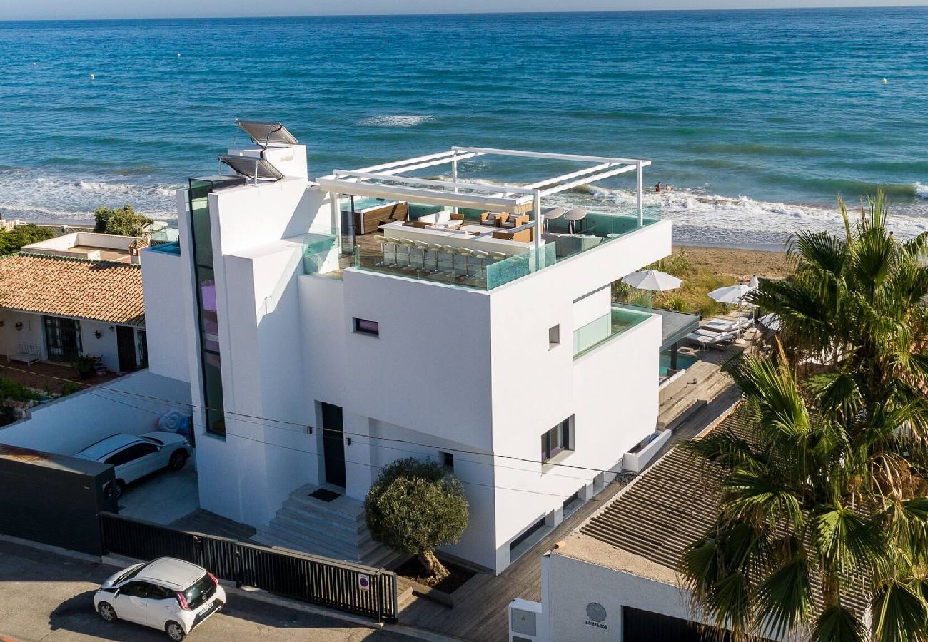 Villa in Marbella - Spectacular Frontline Costabella Villa with Private Spa 