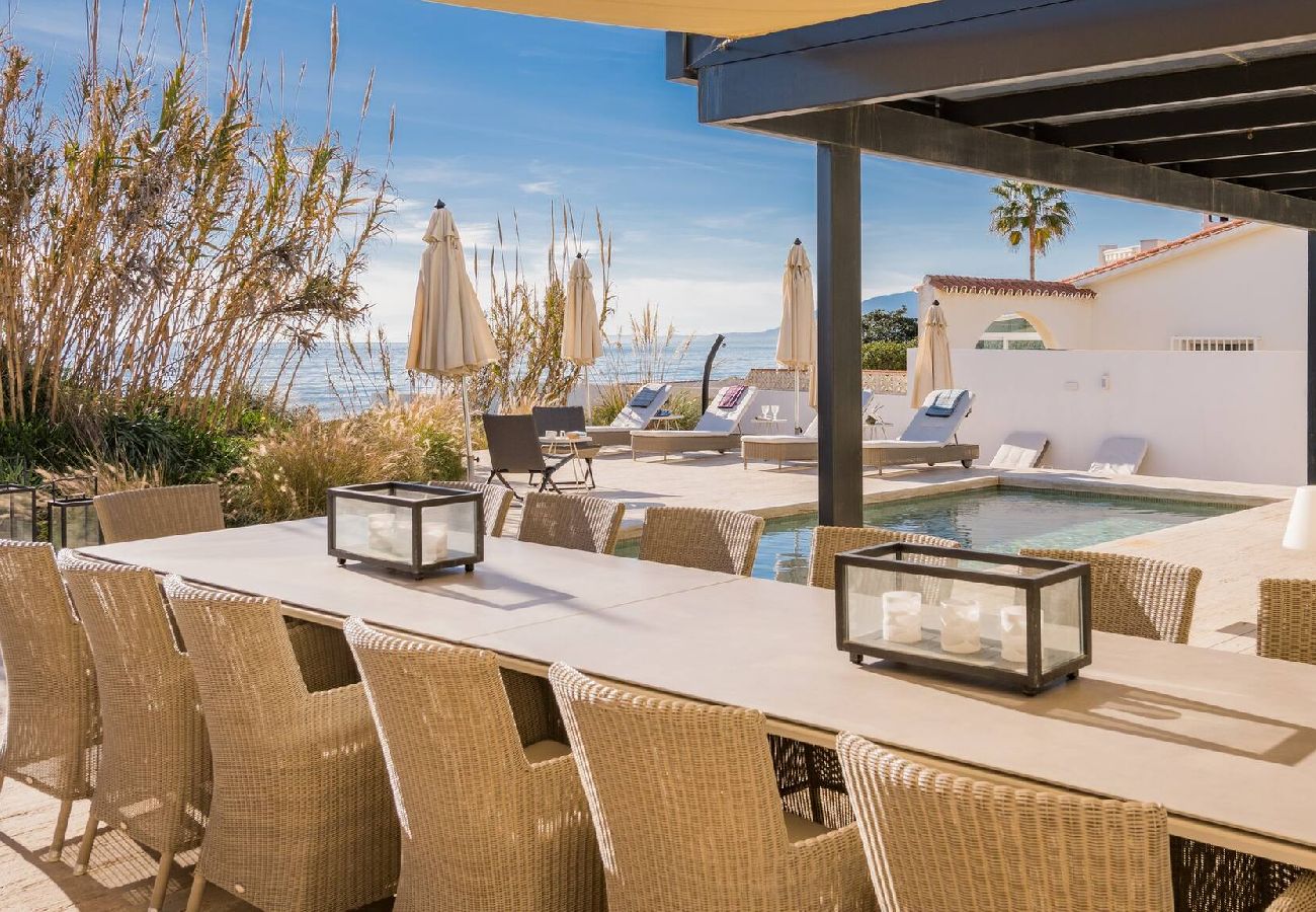 Villa in Marbella - Spectacular Frontline Costabella Villa with Private Spa 