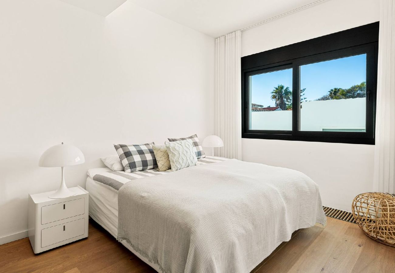 Villa in Marbella - Spectacular Frontline Costabella Villa with Private Spa 