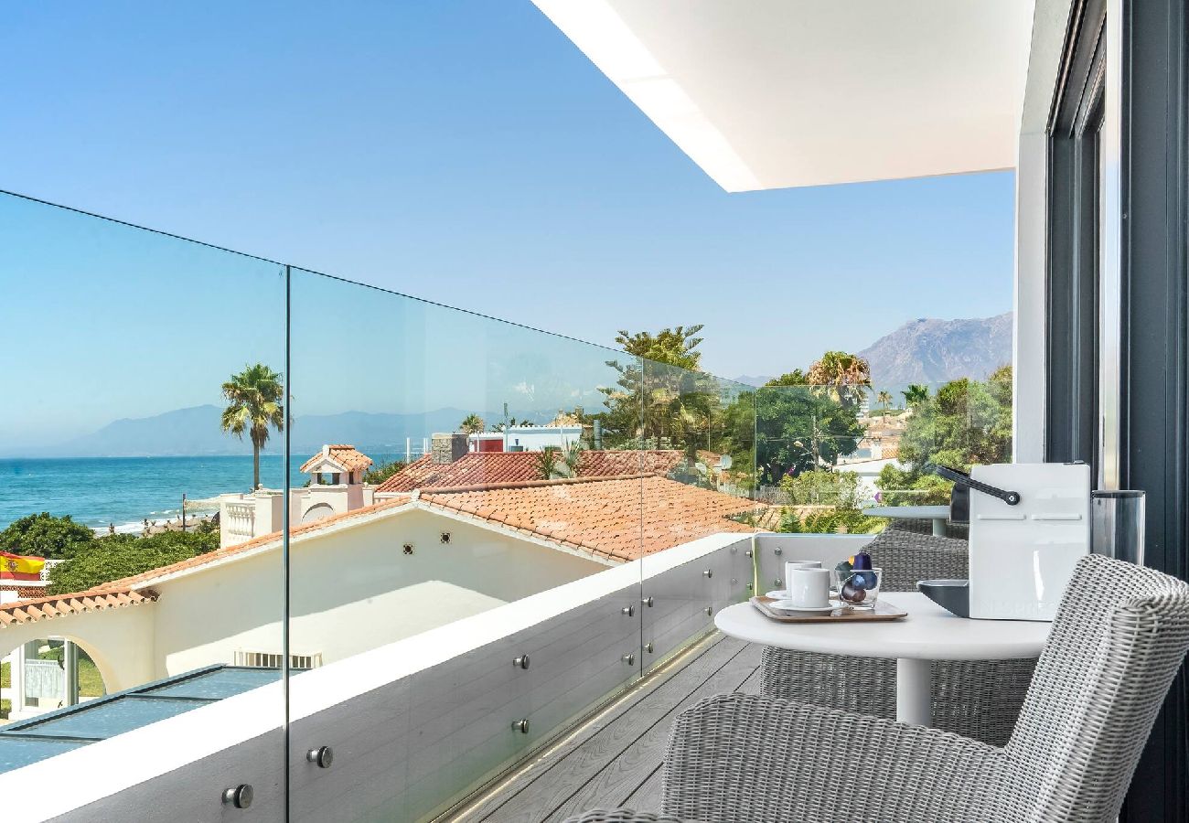 Villa in Marbella - Spectacular Frontline Costabella Villa with Private Spa 