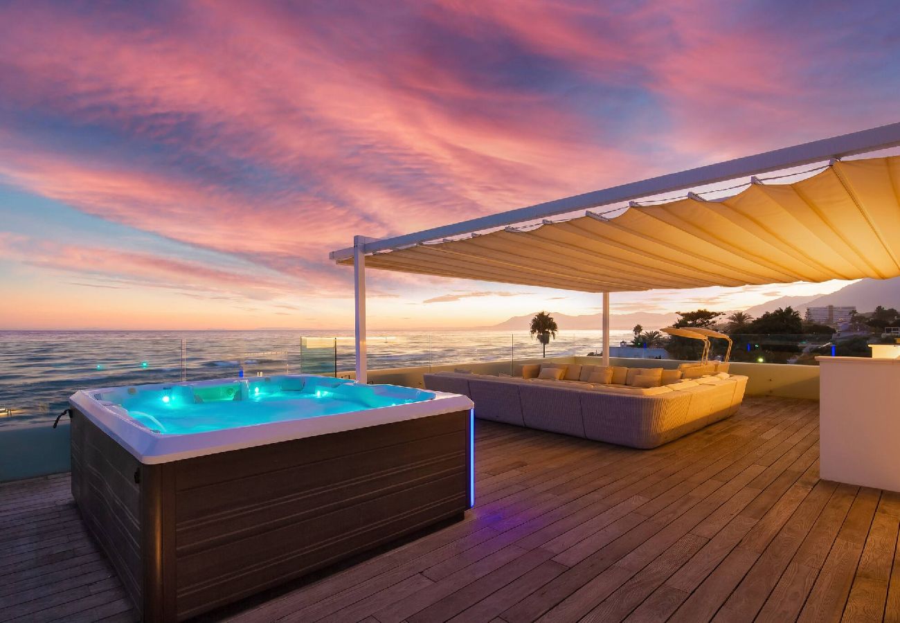Villa in Marbella - Spectacular Frontline Costabella Villa with Private Spa 