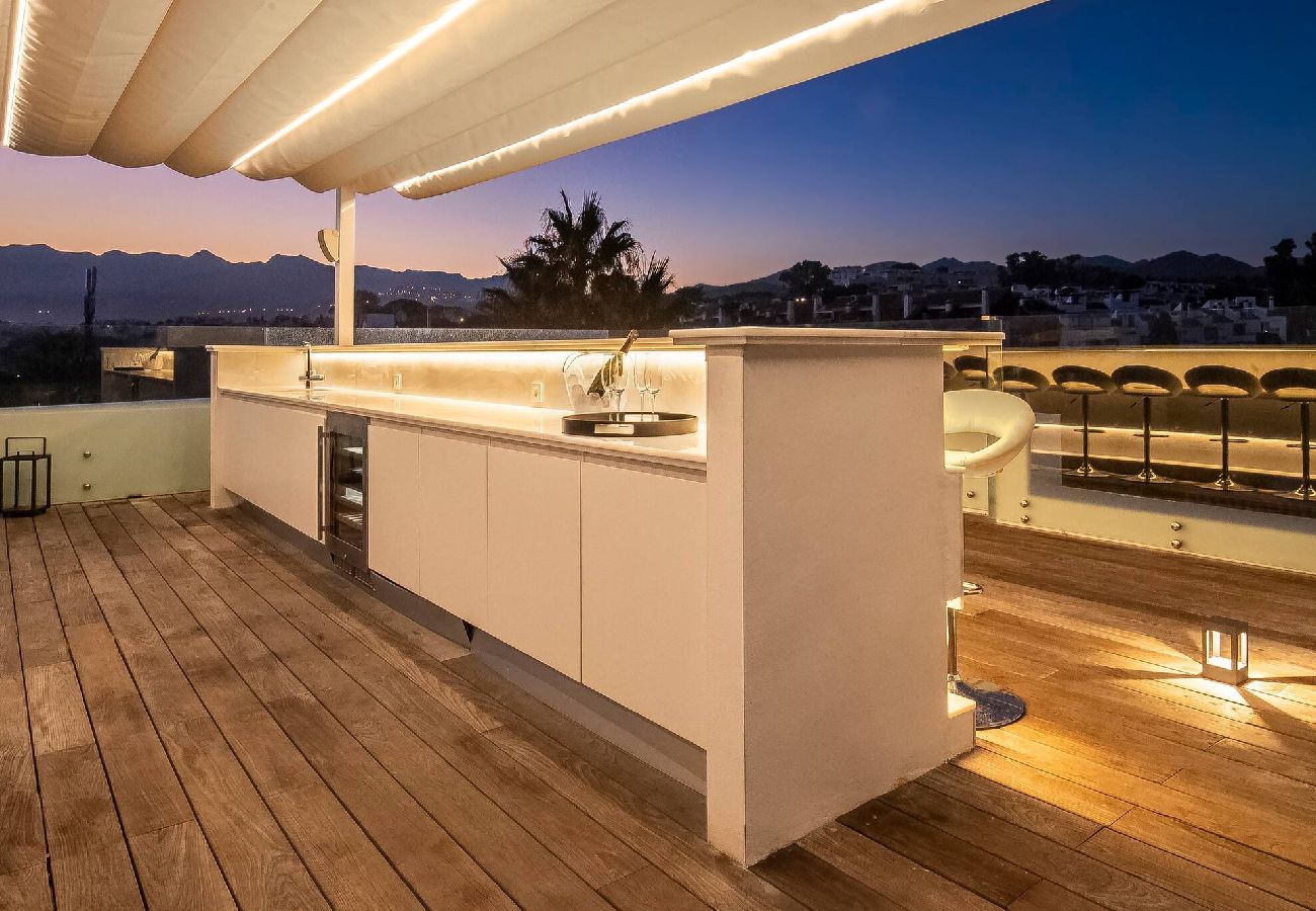 Villa in Marbella - Spectacular Frontline Costabella Villa with Private Spa 