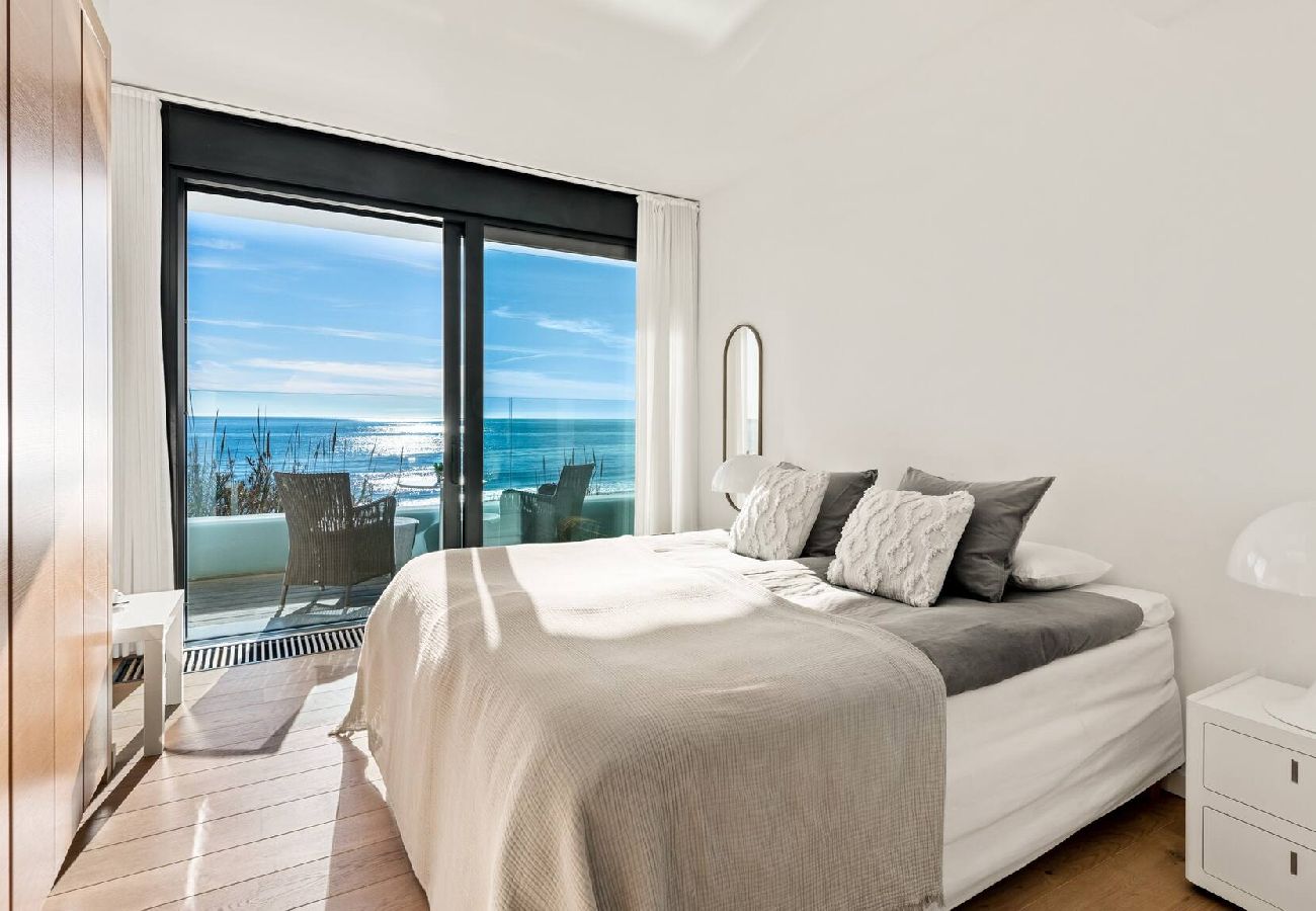 Villa in Marbella - Spectacular Frontline Costabella Villa with Private Spa 