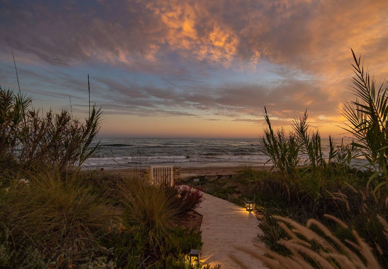 Villa in Marbella - Spectacular Frontline Costabella Villa with Private Spa 