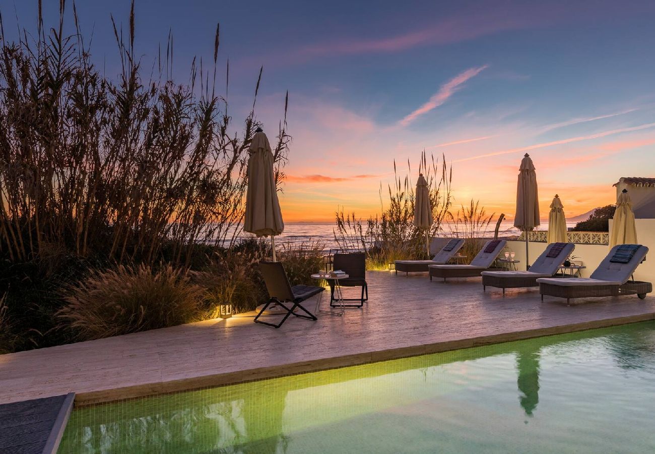 Villa in Marbella - Spectacular Frontline Costabella Villa with Private Spa 