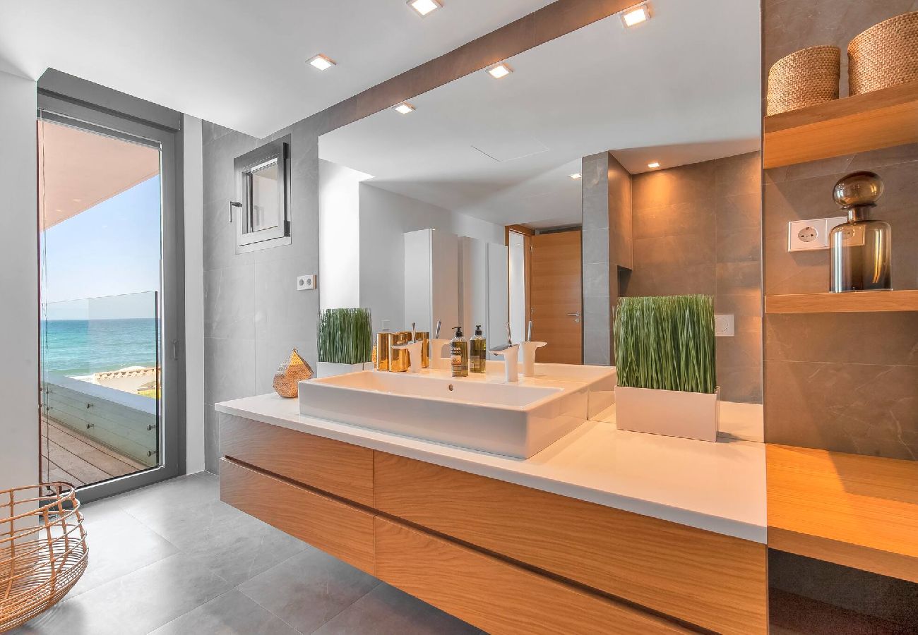 Villa in Marbella - Spectacular Frontline Costabella Villa with Private Spa 
