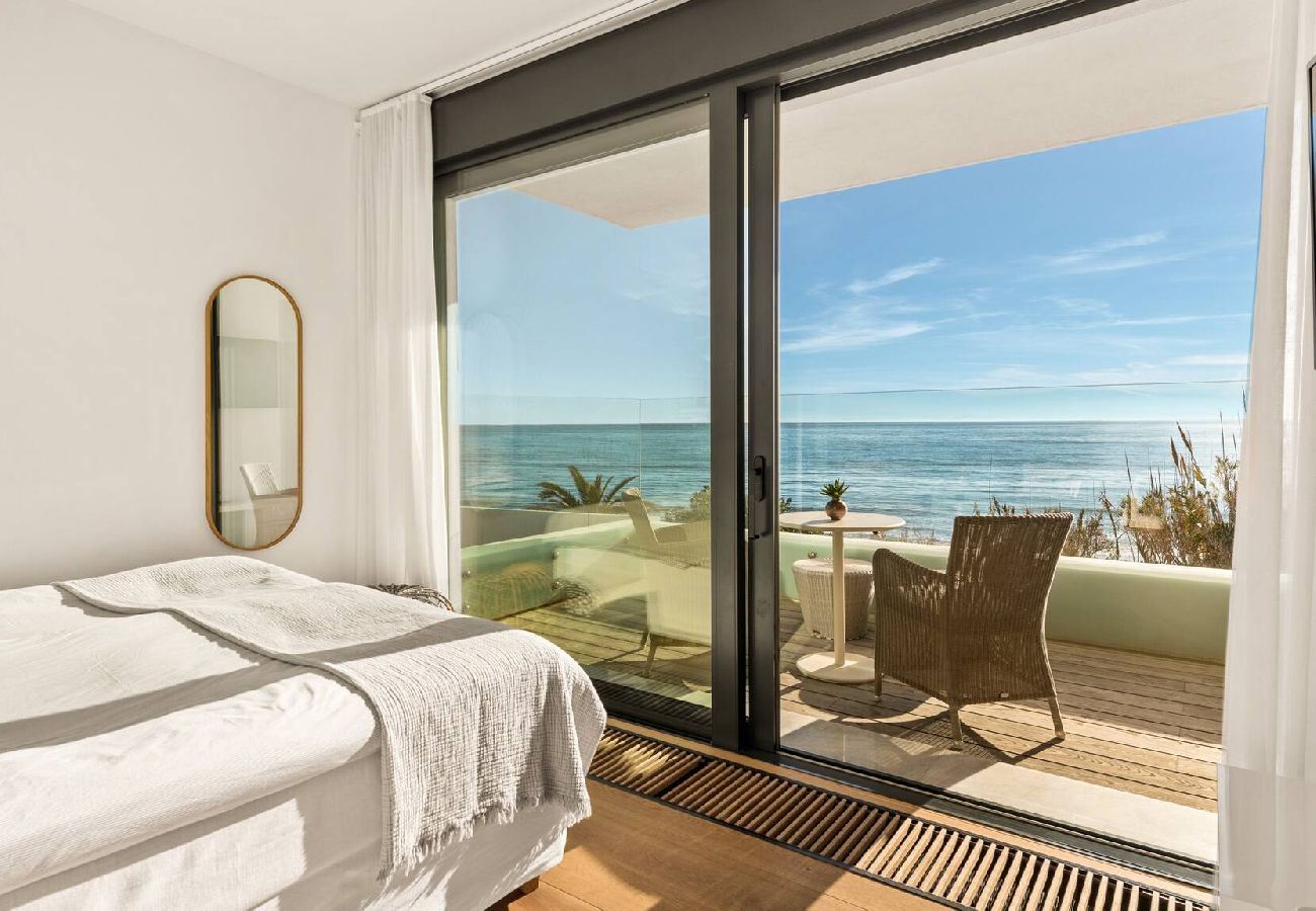 Villa in Marbella - Spectacular Frontline Costabella Villa with Private Spa 