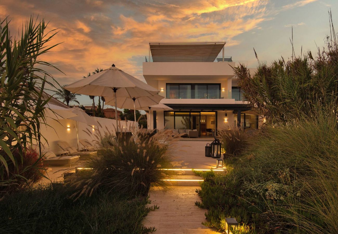 Villa in Marbella - Spectacular Frontline Costabella Villa with Private Spa 