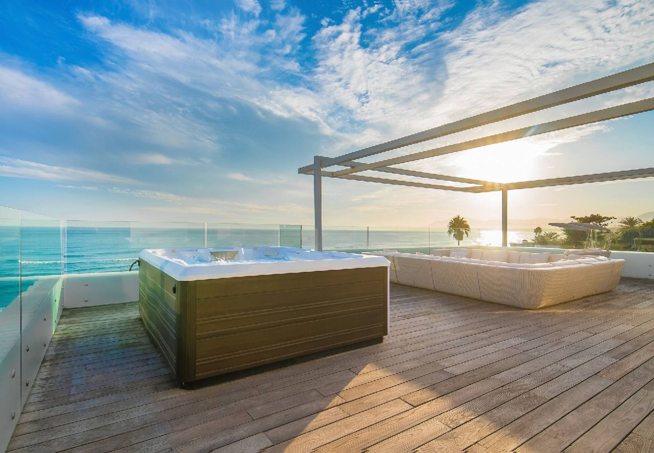 Villa in Marbella - Spectacular Frontline Costabella Villa with Private Spa 