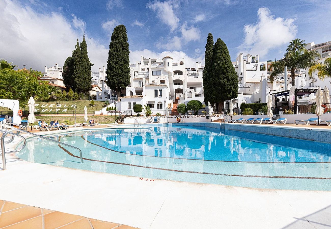 Apartment in Benalmádena - Pueblo Evita Club, Private 2 Bed Apt Near Beach 