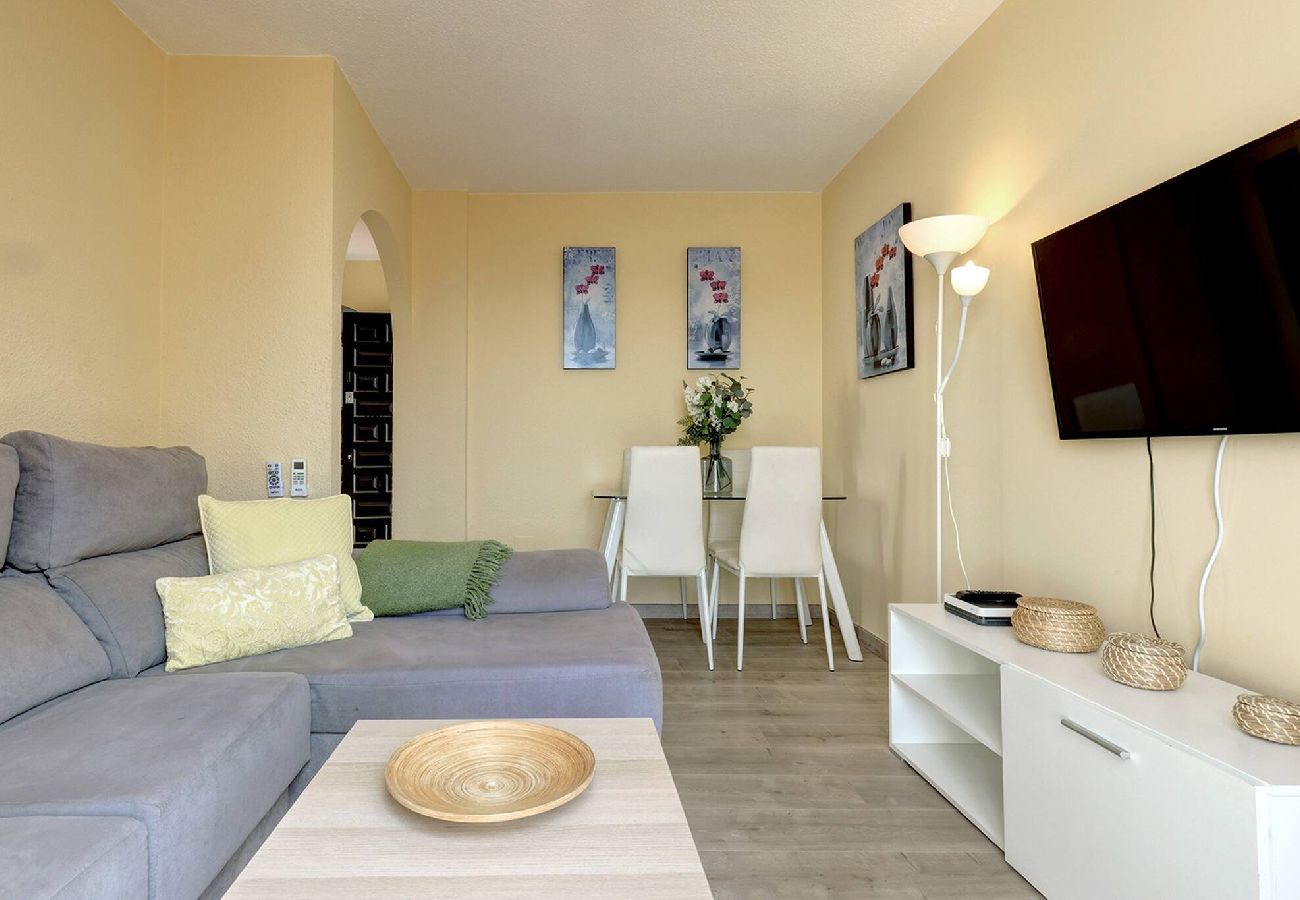 Apartment in Benalmádena - Pueblo Evita Club, Private 2 Bed Apt Near Beach 