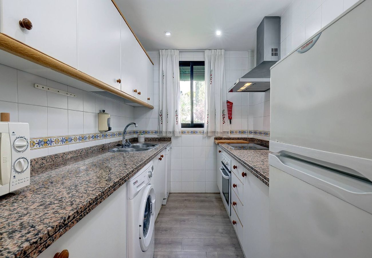 Apartment in Benalmádena - Pueblo Evita Club, Private 2 Bed Apt Near Beach 
