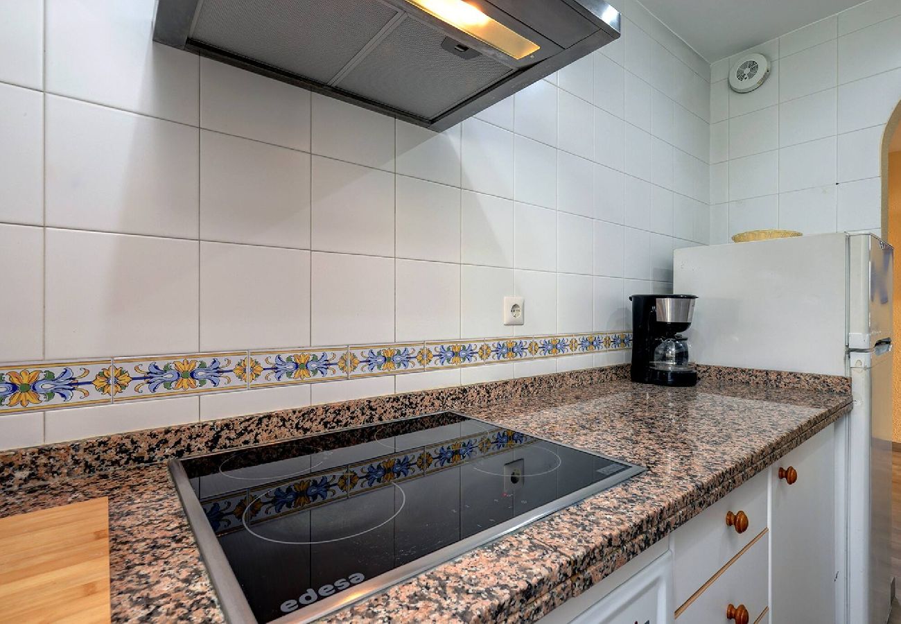 Apartment in Benalmádena - Pueblo Evita Club, Private 2 Bed Apt Near Beach 